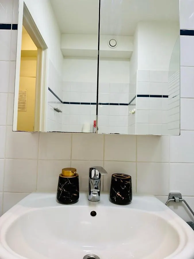 Urbanstay Suites Apartment In Charming Sablon Brussels 0*,